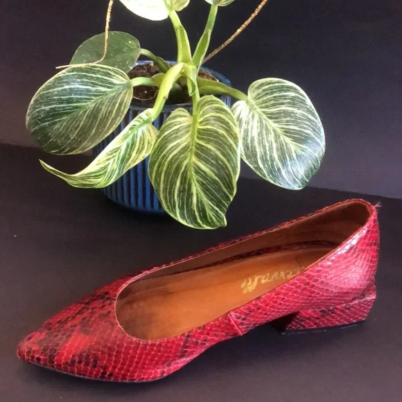 ‼️SOLD‼️L’INTERVALLE red snake skin flats, Size 6 US, Made in Spain. - Picture 10 of 13